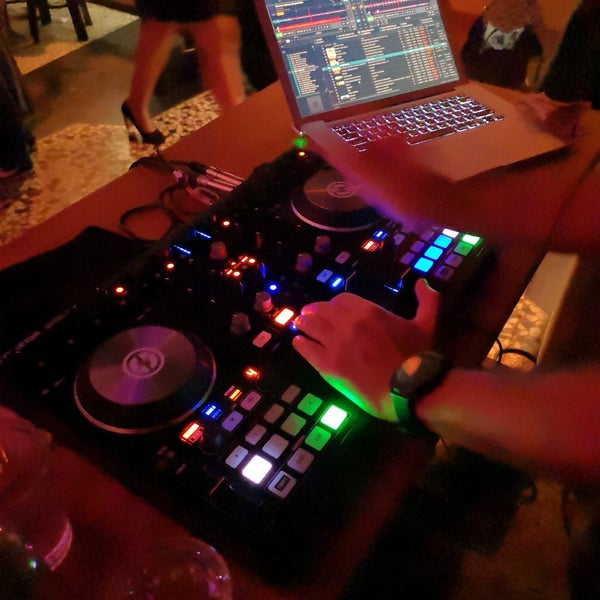 Foto scattata a SPUTNIK Cocktail bar da Albena S. il 9/29/2018