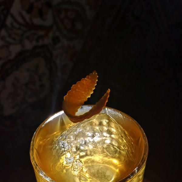 Foto diambil di SPUTNIK Cocktail bar oleh Albena S. pada 1/18/2019