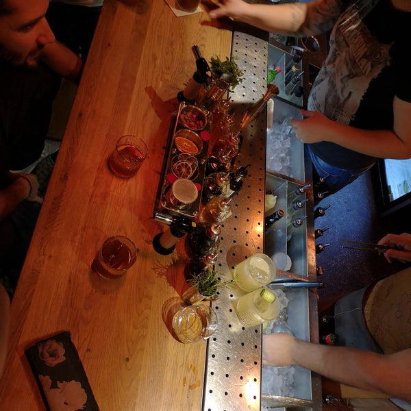 8/12/2018 tarihinde Albena S.ziyaretçi tarafından SPUTNIK Cocktail bar'de çekilen fotoğraf
