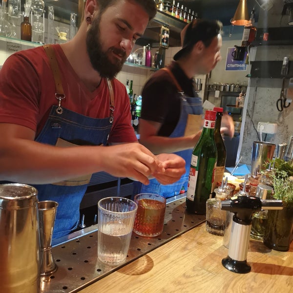 8/14/2018 tarihinde Albena S.ziyaretçi tarafından SPUTNIK Cocktail bar'de çekilen fotoğraf