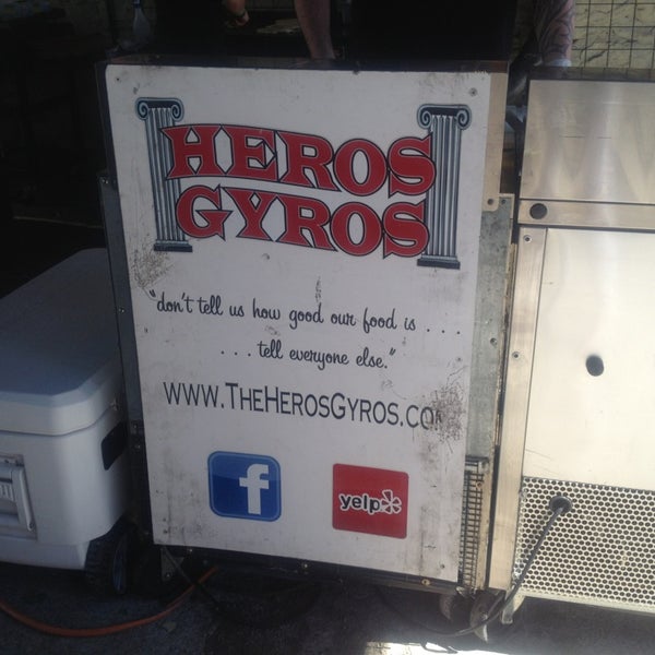 3/12/2013 tarihinde Lindsey S.ziyaretçi tarafından Heros Gyros'de çekilen fotoğraf