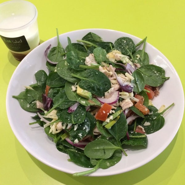 Foto scattata a Eat Salad da Teddy B. il 3/11/2014