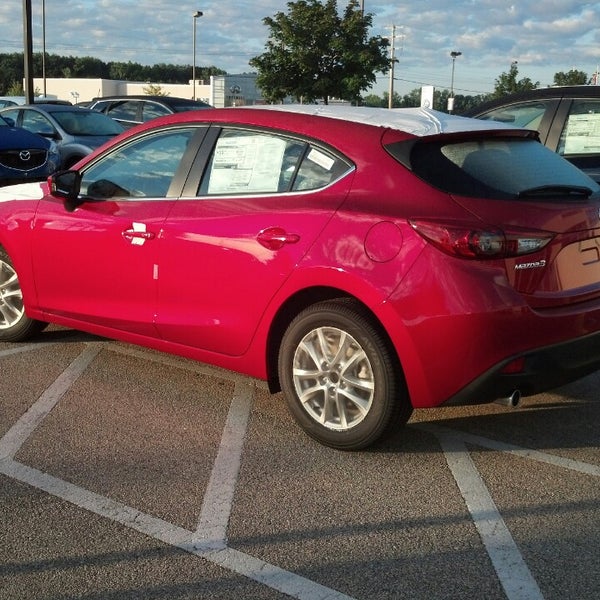 Photo taken at Bergstrom Victory Lane Imports (Hyundai, Mazda, Mitsubishi &amp; Nissan) by Lou V. on 8/23/2013