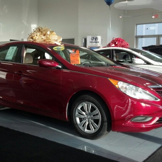 Photo taken at Bergstrom Victory Lane Imports (Hyundai, Mazda, Mitsubishi &amp; Nissan) by Lou V. on 12/5/2012