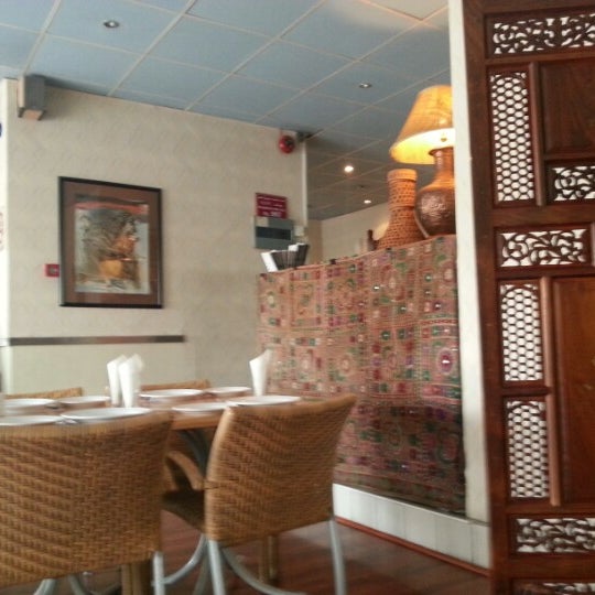 5/8/2013 tarihinde Muhammad Faheem Z.ziyaretçi tarafından Dum Pukht Biryani Restaurant'de çekilen fotoğraf