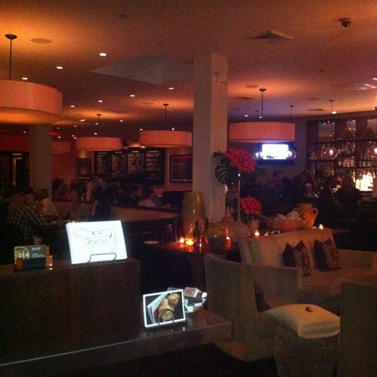 5/12/2012 tarihinde Rozalina B.ziyaretçi tarafından BLT Steak'de çekilen fotoğraf