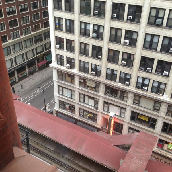 Das Foto wurde bei Silversmith Hotel Chicago Downtown von Derf Y. am 1/19/2013 aufgenommen