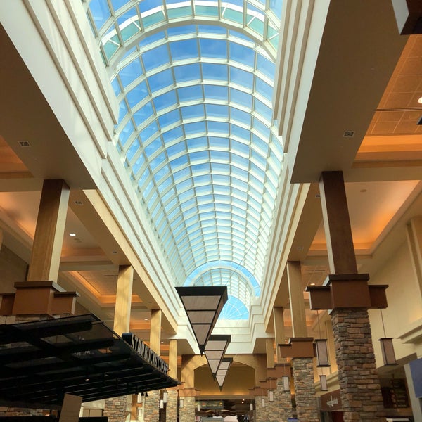 1/16/2019 tarihinde Steve P.ziyaretçi tarafından Brookfield Square Mall'de çekilen fotoğraf