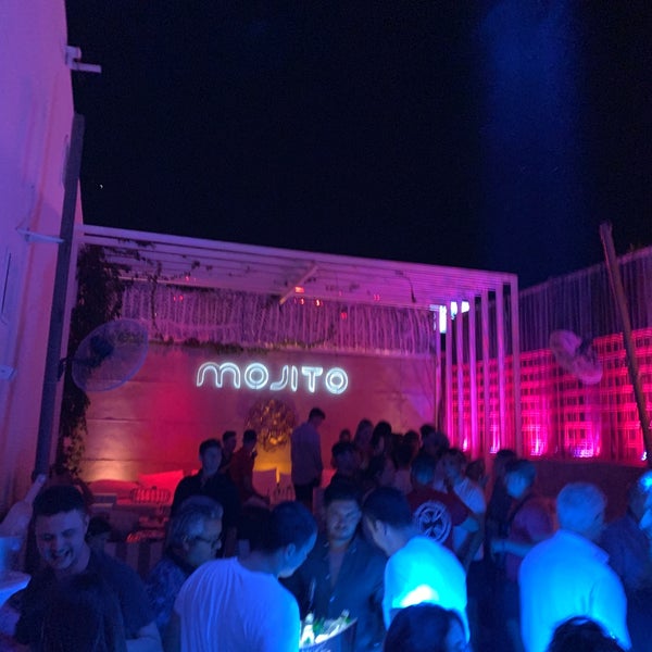 Foto tomada en Mojito Lounge &amp; Club  por Emrah el 7/17/2019