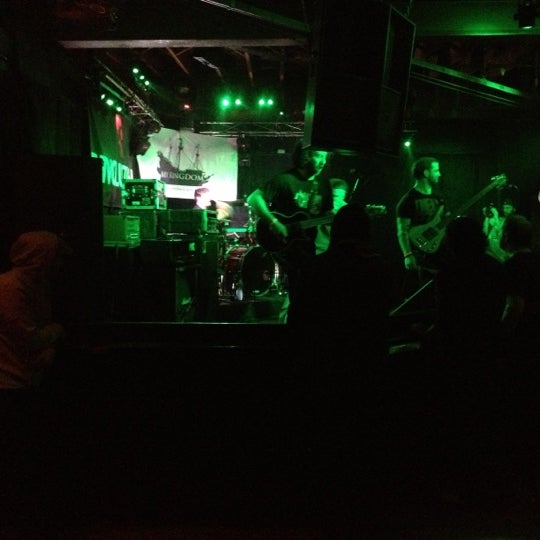 Das Foto wurde bei Revolution Bar &amp; Music Hall von Rebecca S. am 12/17/2012 aufgenommen