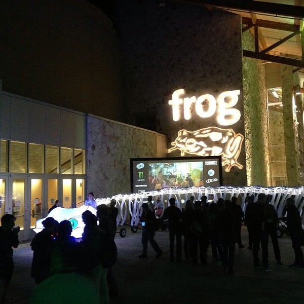 3/9/2013 tarihinde Chris H.ziyaretçi tarafından frog SXSW Interactive Opening Party'de çekilen fotoğraf