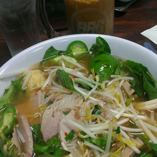 รูปภาพถ่ายที่ Kim Vu Vietnamese Cuisine โดย Ryan D. เมื่อ 3/31/2014