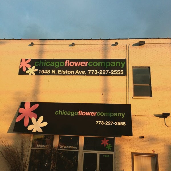4/21/2015 tarihinde Stephen Z.ziyaretçi tarafından Chicago Flower Company'de çekilen fotoğraf