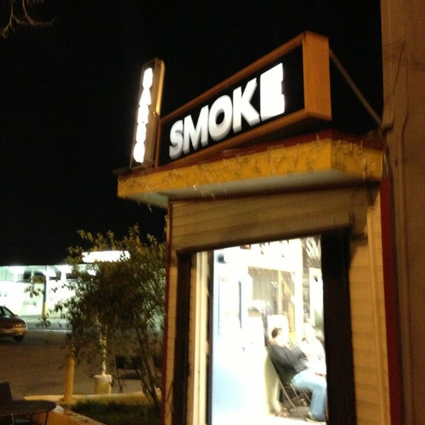 Das Foto wurde bei Smoke Berkeley  BBQ, Beer, Home Made Pies and Sides from Scratch von Gary am 1/26/2013 aufgenommen