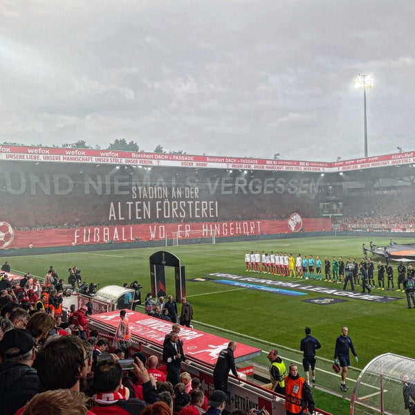 รูปภาพถ่ายที่ Stadion An der Alten Försterei โดย Marc G. เมื่อ 9/14/2022