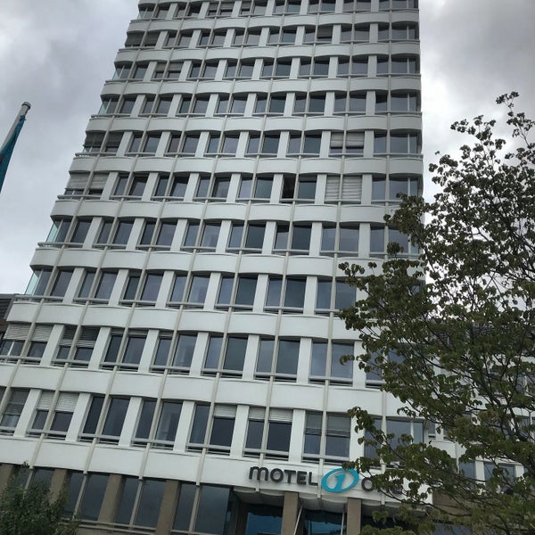 Das Foto wurde bei Motel One München-Campus von Marc G. am 9/2/2018 aufgenommen