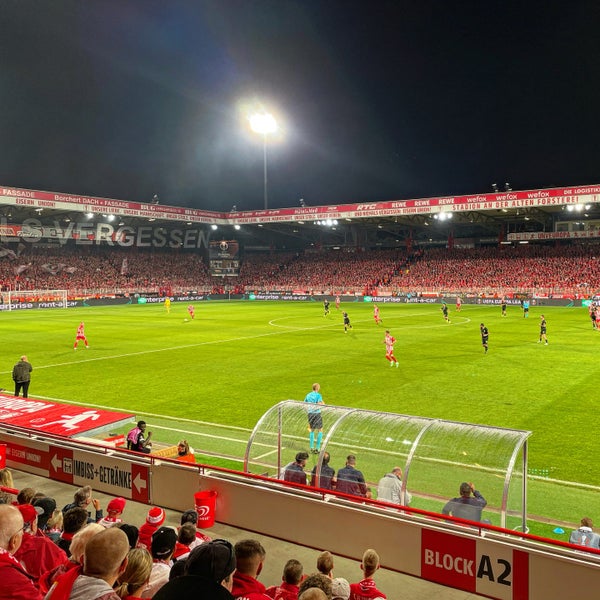 รูปภาพถ่ายที่ Stadion An der Alten Försterei โดย Marc G. เมื่อ 9/14/2022