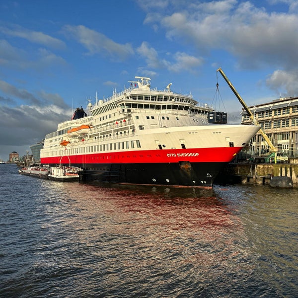 Foto tirada no(a) Porto de Hamburgo por Marc G. em 11/27/2023