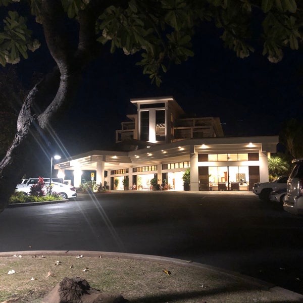 รูปภาพถ่ายที่ Maui Coast Hotel โดย Eddie C. เมื่อ 5/22/2019