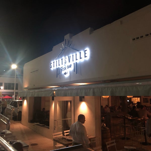 Foto tirada no(a) Stiltsville Fish Bar por Eddie C. em 2/3/2019