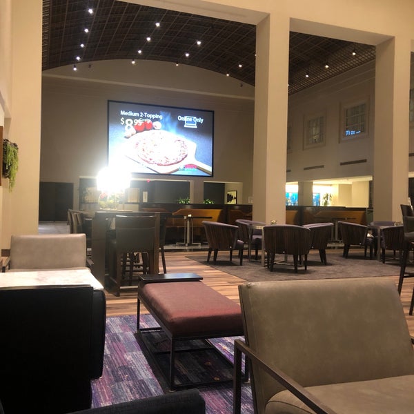 Foto diambil di Marriott St. Louis Grand oleh Eddie C. pada 3/18/2019