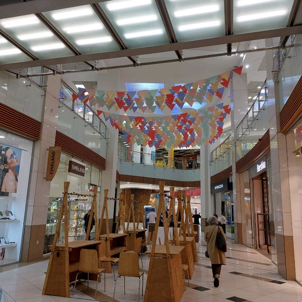 Foto diambil di Mall of Sofia oleh Mihail T. pada 4/11/2022