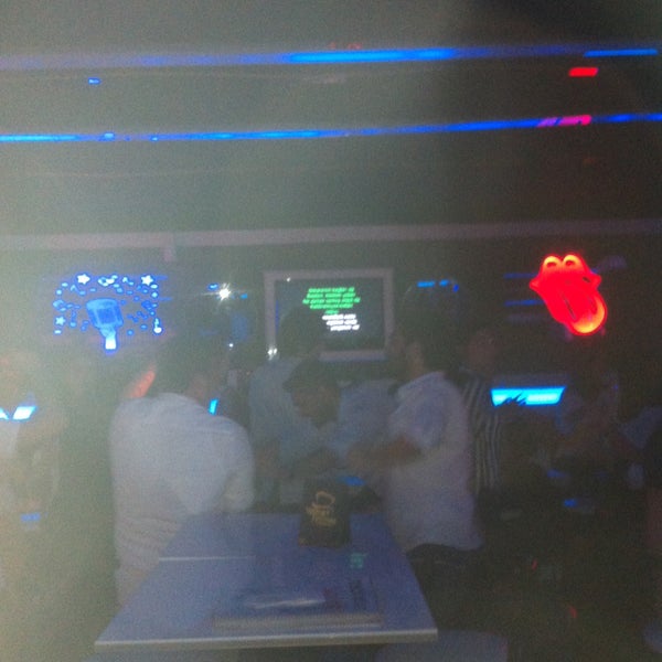 รูปภาพถ่ายที่ 4ever Karaoke Shot Bar โดย Deniz เมื่อ 4/18/2013