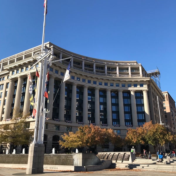 Photo taken at United States Navy Memorial by Rogers R. on 11/11/2018