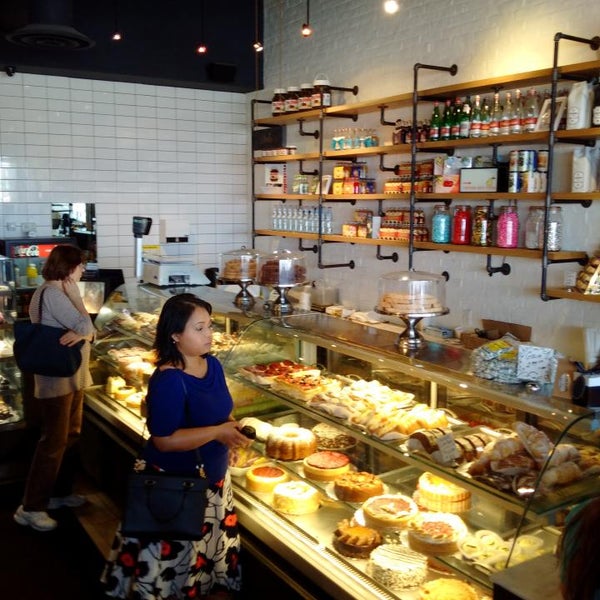 Das Foto wurde bei Lamanna&#39;s Bakery, Cafe &amp; Fine Foods von Tom R. am 5/9/2015 aufgenommen