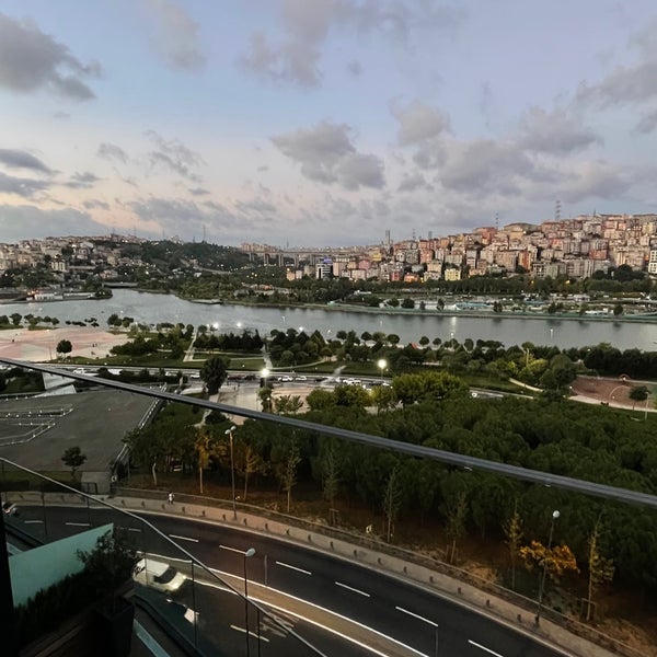 Снимок сделан в Mövenpick Hotel Istanbul Golden Horn пользователем 𝙆𝙔𝘼 7/29/2022