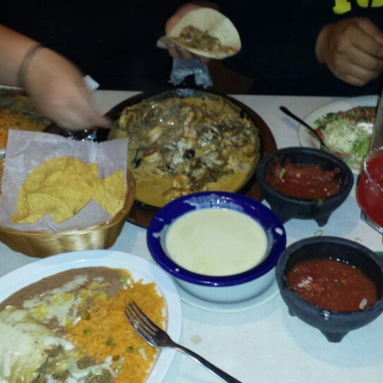 7/29/2013 tarihinde Casey R.ziyaretçi tarafından Guadalajara Mexican Restaurant'de çekilen fotoğraf