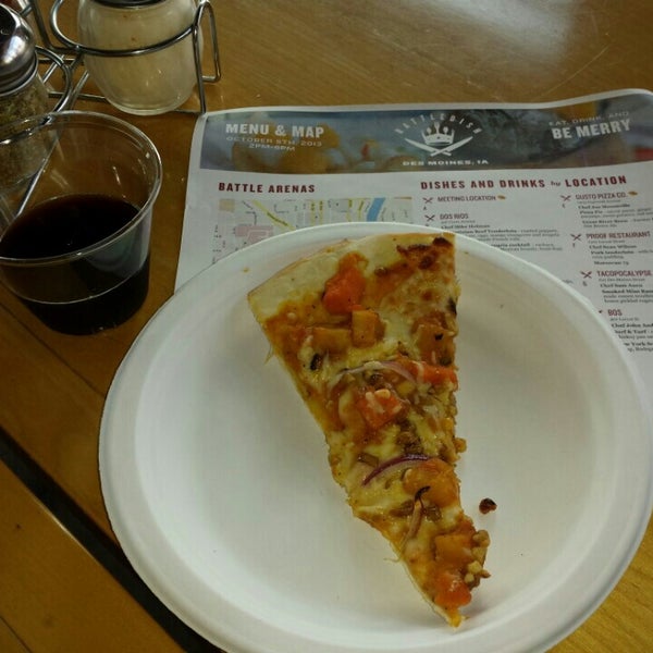 10/5/2013 tarihinde Casey R.ziyaretçi tarafından Gusto Pizza Co.'de çekilen fotoğraf