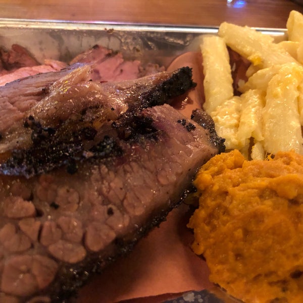 Foto tirada no(a) Hill Country Barbecue Market por Yonas H. em 7/12/2019