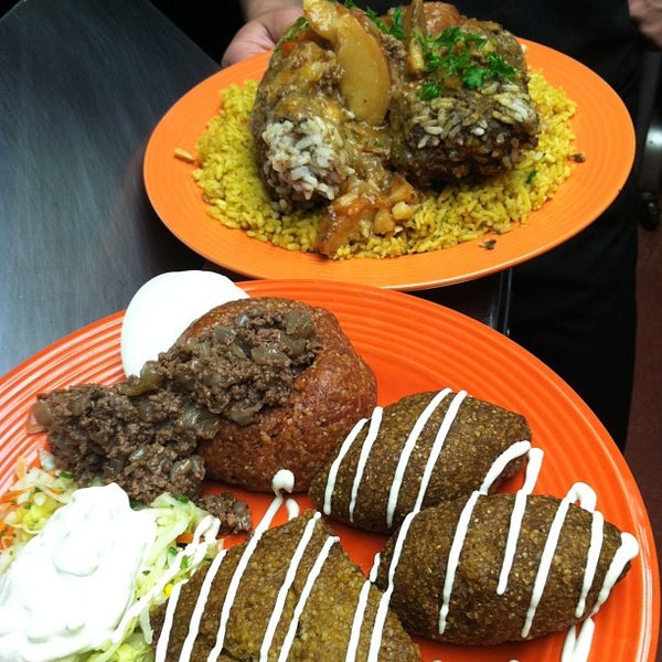 Das Foto wurde bei Mazah Mediterranean Eatery von Mazah Mediterranean Eatery am 6/3/2013 aufgenommen