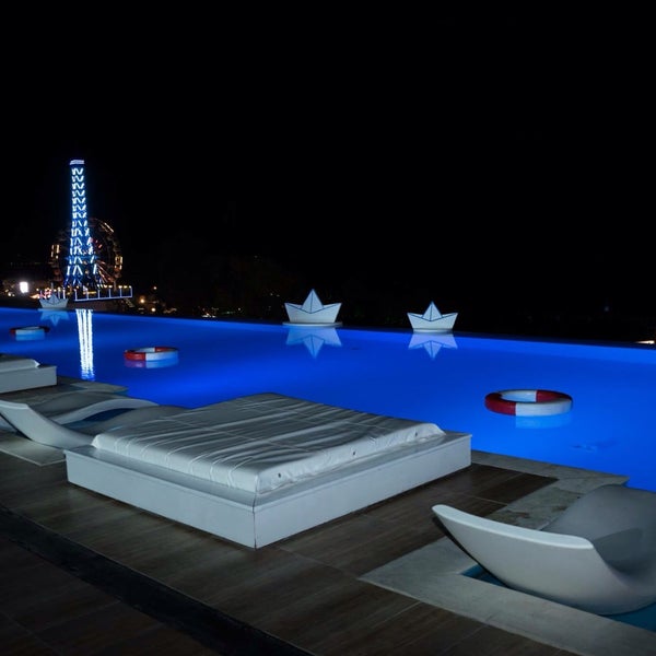 Photo taken at SKYFALL Infinity Pool &amp; Terrace by Elis A. on 8/25/2015