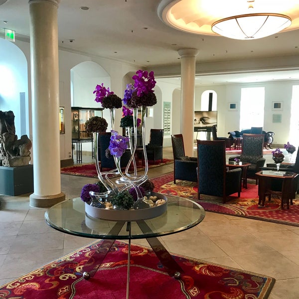 Foto scattata a Hotel Taschenbergpalais Kempinski da Angie 🐾 il 9/23/2017
