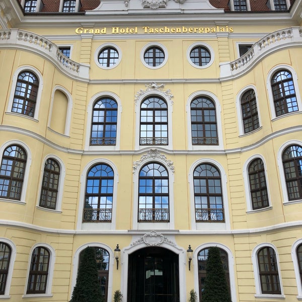 รูปภาพถ่ายที่ Hotel Taschenbergpalais Kempinski โดย Angie 🐾 เมื่อ 5/5/2019