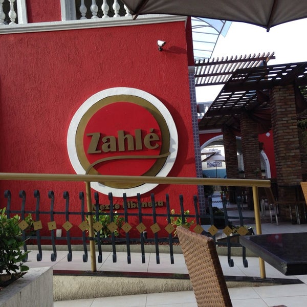 รูปภาพถ่ายที่ Zahlé Mezze Libanesa โดย Sandra C. เมื่อ 3/14/2014