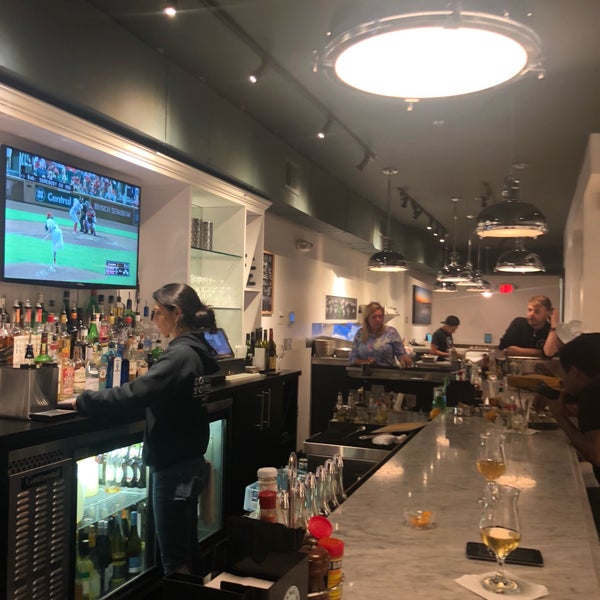 Foto tirada no(a) Hank&#39;s Oyster Bar por R em 8/14/2018