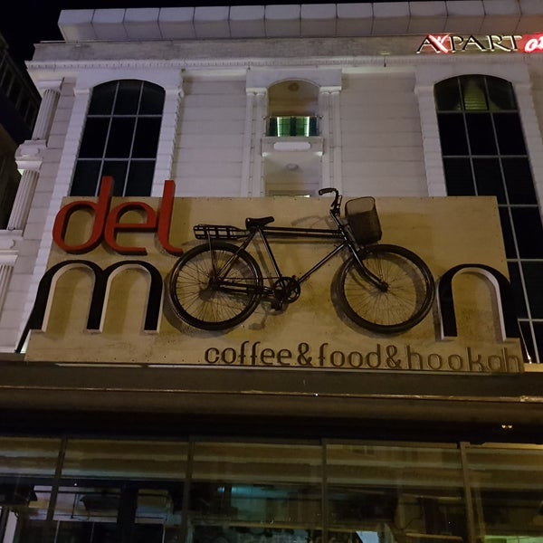 Foto diambil di Del Moon Coffee &amp; Food &amp; Hookah oleh Murat A. pada 2/8/2018