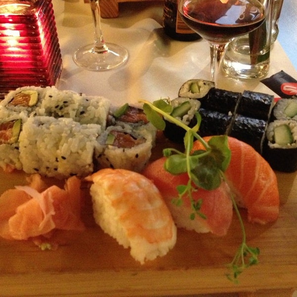 Foto diambil di Umi Sushi & Asian Cuisine oleh Aline V. pada 1/4/20...
