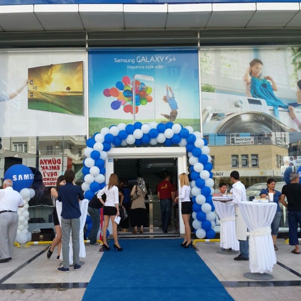 Das Foto wurde bei Çağdaş Holding Samsung Digital Plaza von Soner am 6/15/2013 aufgenommen