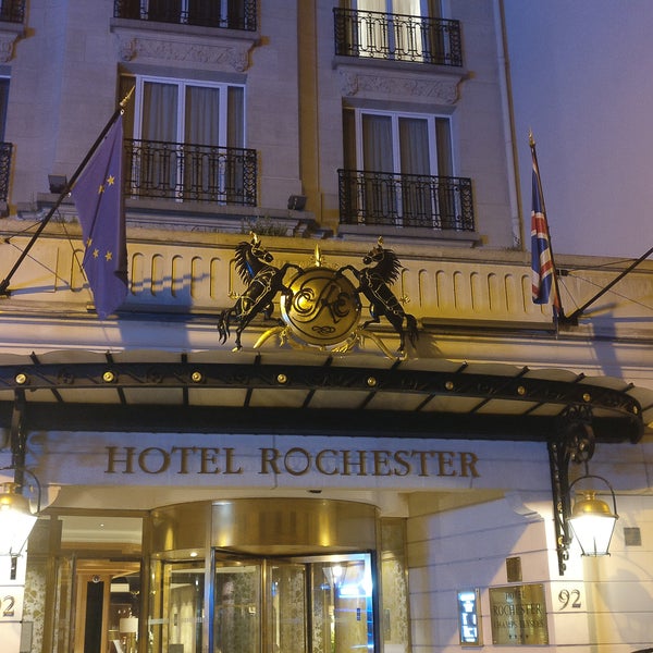 Foto tirada no(a) Hôtel Rochester por Mohamed Saïd Z. em 9/7/2017
