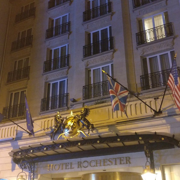 Das Foto wurde bei Hôtel Rochester von Mohamed Saïd Z. am 9/7/2017 aufgenommen