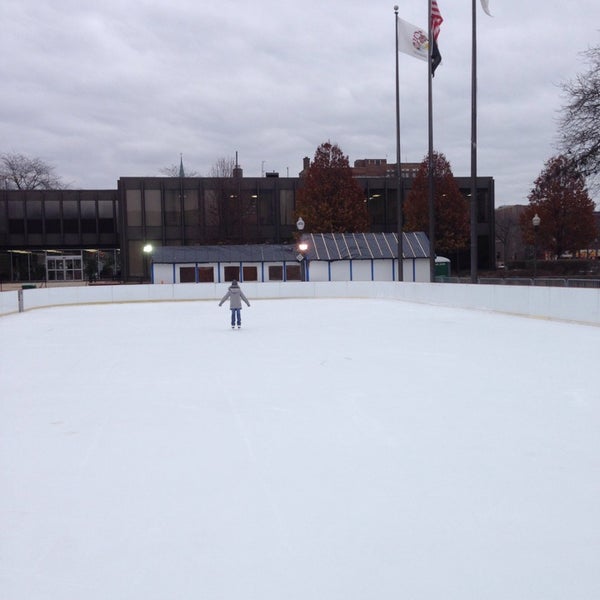 Photos At Elgin Outdoor Ice Rink Downtown Elgin 0 Tips