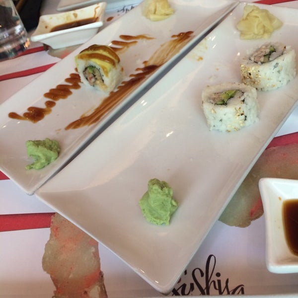 รูปภาพถ่ายที่ Sushija โดย Xristina P. เมื่อ 6/1/2014