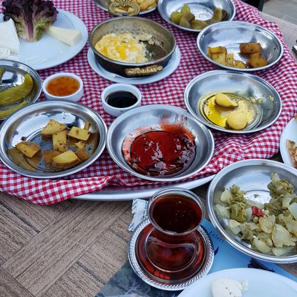 Photo taken at Mavi Yeşil Restaurant by Seda on 10/12/2020