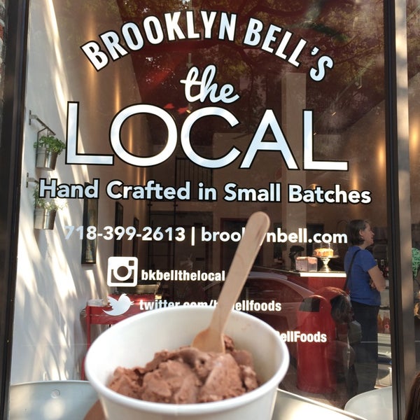 Снимок сделан в Brooklyn Bell&#39;s The Local пользователем Tiny 8/8/2014