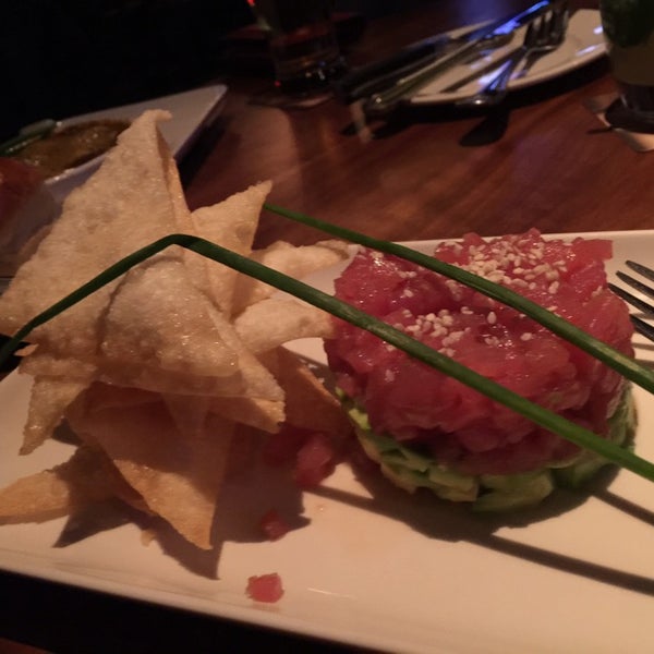 Photo taken at The Keg Steakhouse + Bar - Pointe Claire by Margarita M. on 11/30/2014