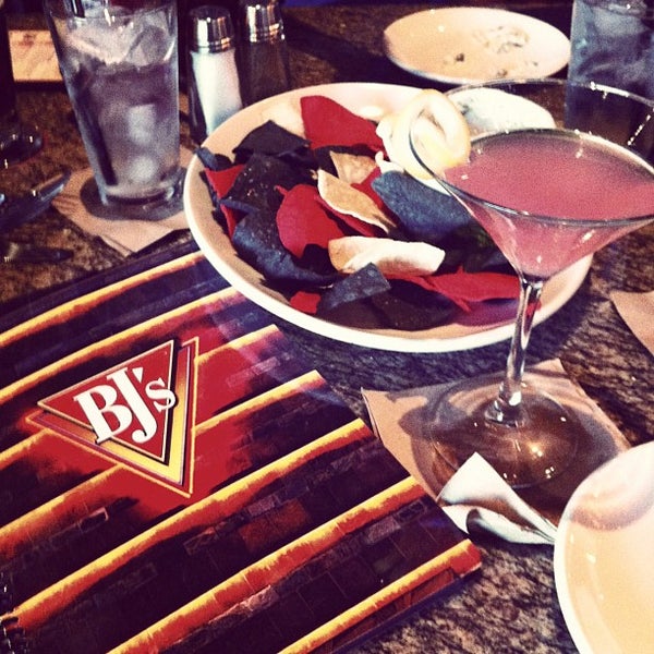 Photo taken at BJ&#39;s Restaurant &amp; Brewhouse by Jeanie J. on 10/5/2012